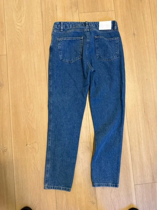 Classic High-Rise Women's Blue Jeans - Picture 2 of 4